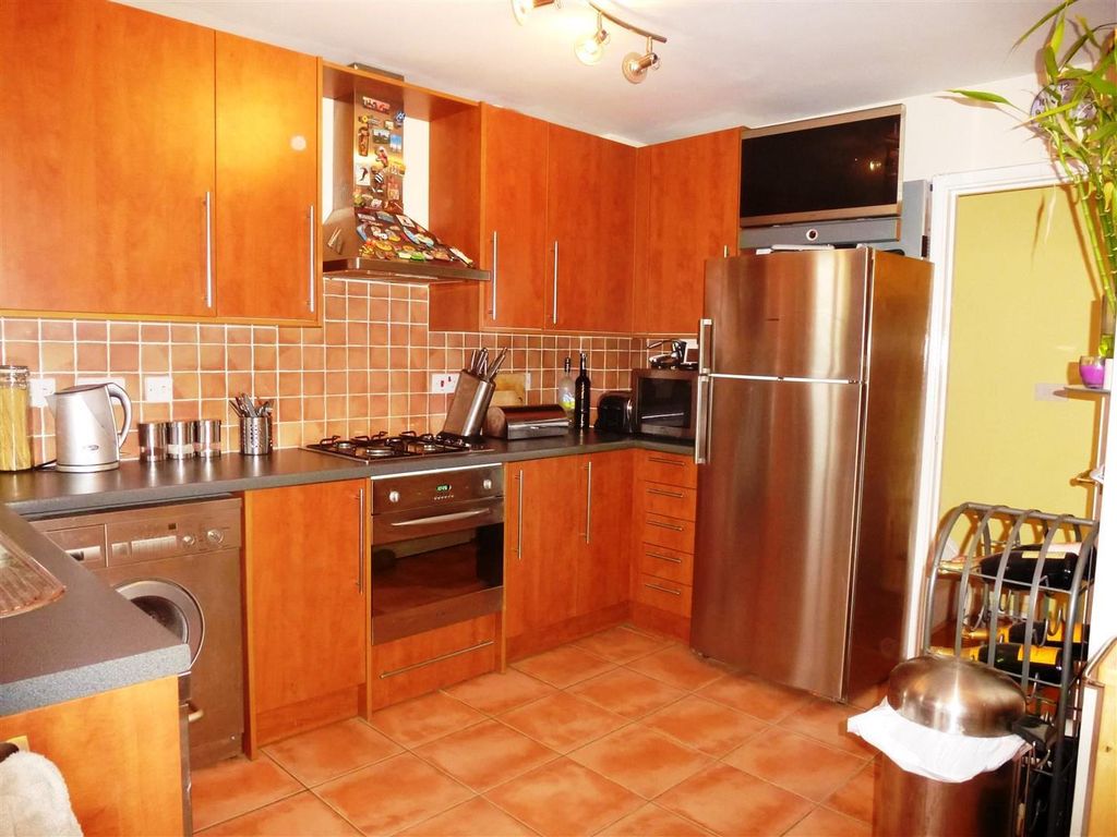 Property photo 2 of 12 Kitchen