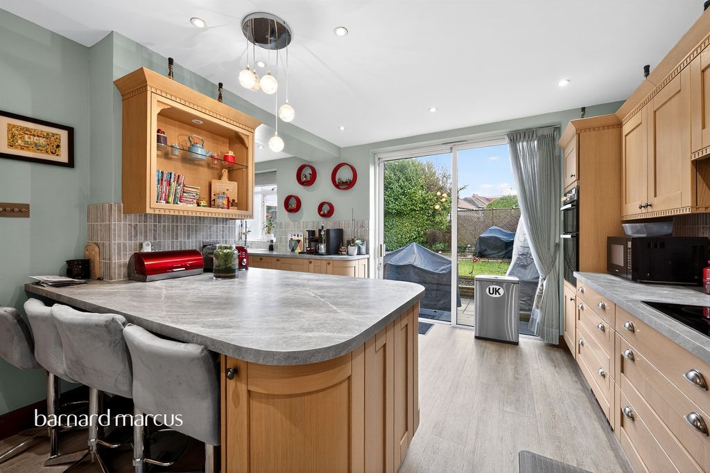 Property photo 3 of 20