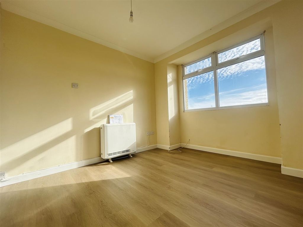 Property photo 2 of 9 Lounge