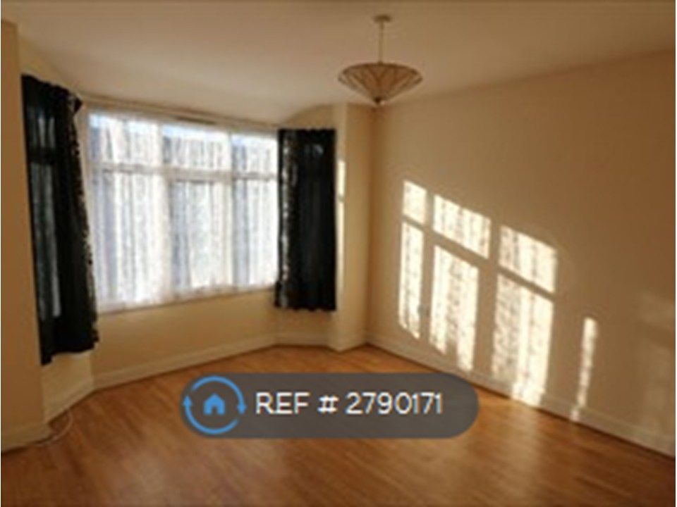 Property photo 1 of 8 Living Room