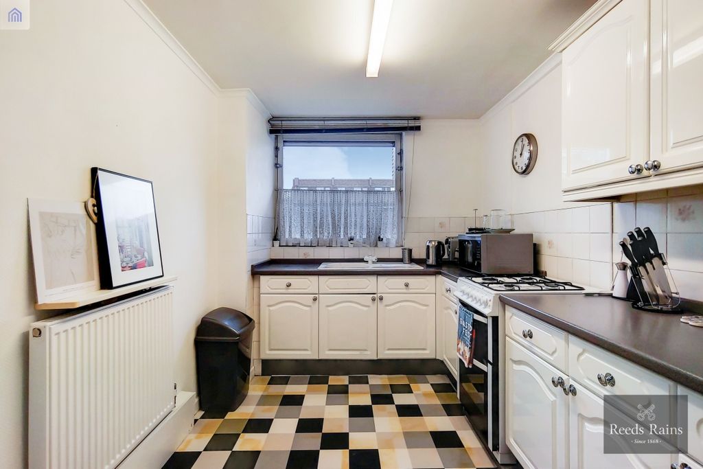 Property photo 2 of 15 Kitchen