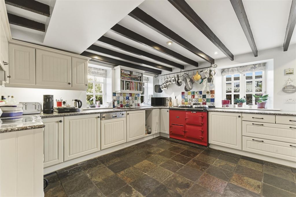 Property photo 3 of 33