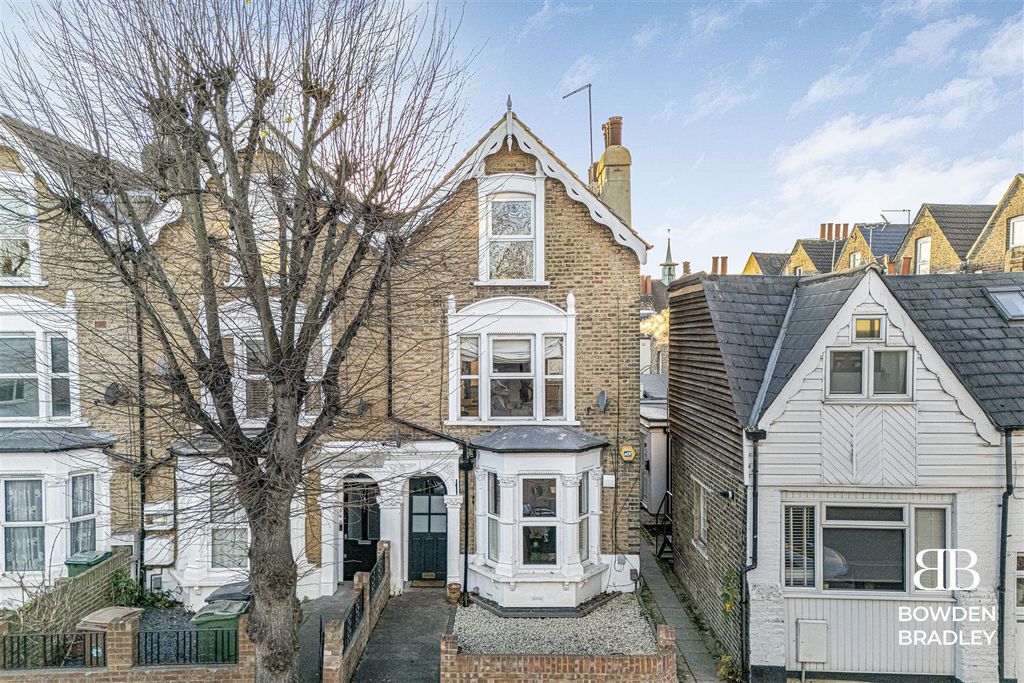 Property photo 1 of 14 Front