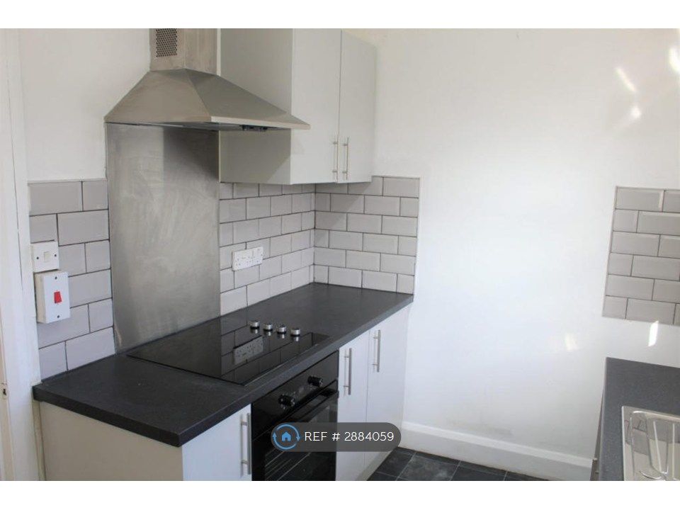 Property photo 1 of 9 Kitchen
