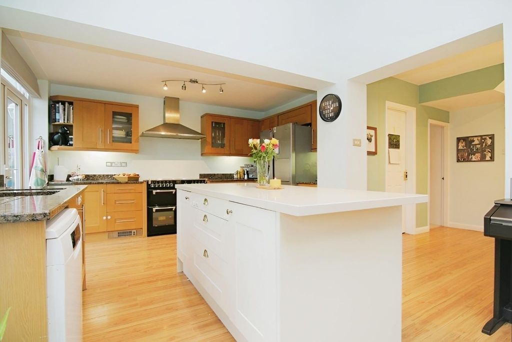 Property photo 3 of 34 Kitchen