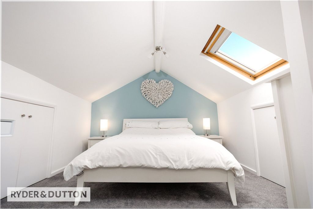 Property photo 3 of 18 Bedroom 3