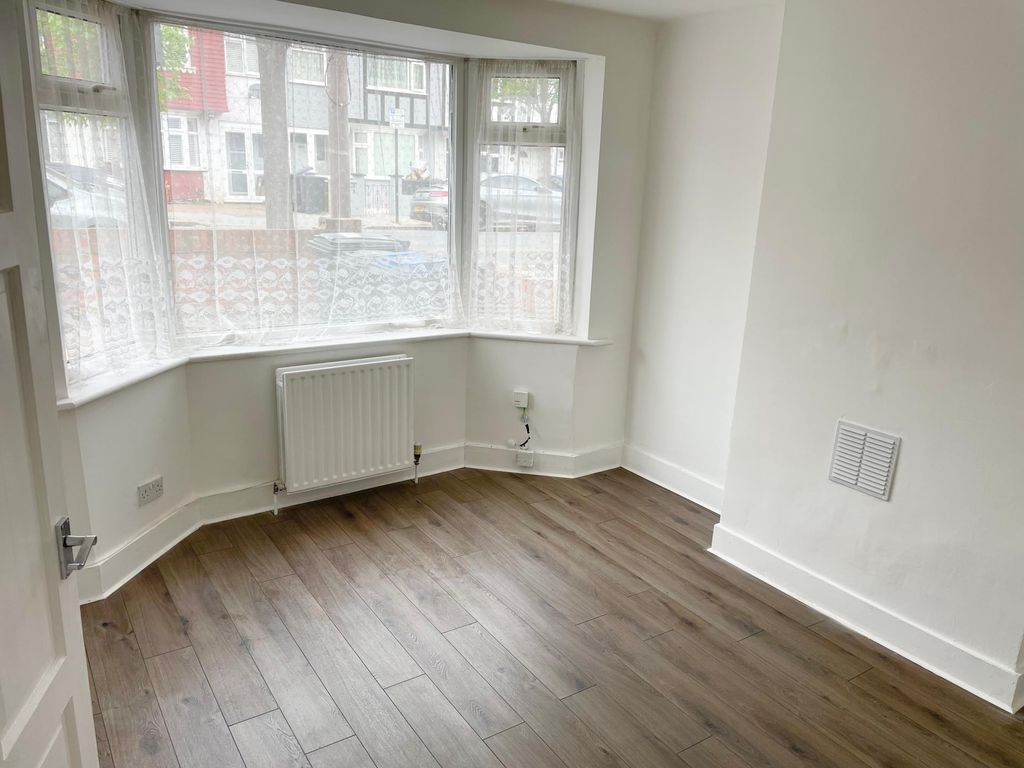 Property photo 3 of 12 Photo 2