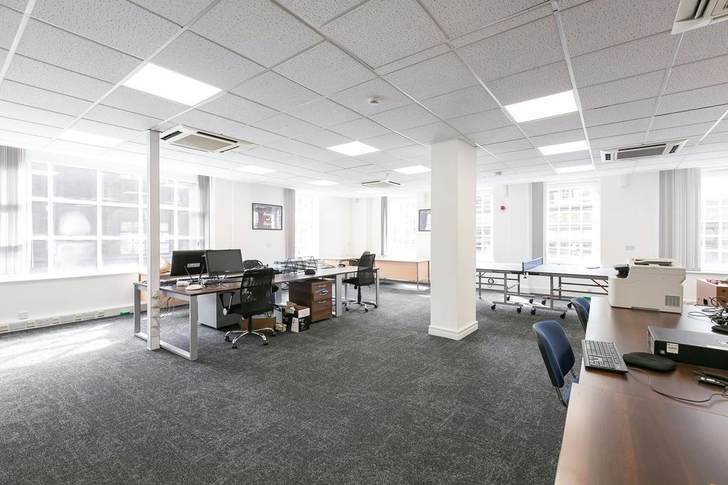 Property photo 3 of 21 12Chapelplacerivingtonstreetshoreditchec2A3Qbfirstinternal7.Jpg