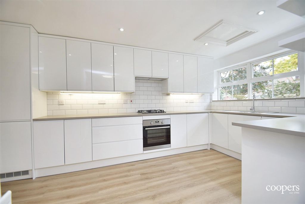 Property photo 2 of 16 Kitchen