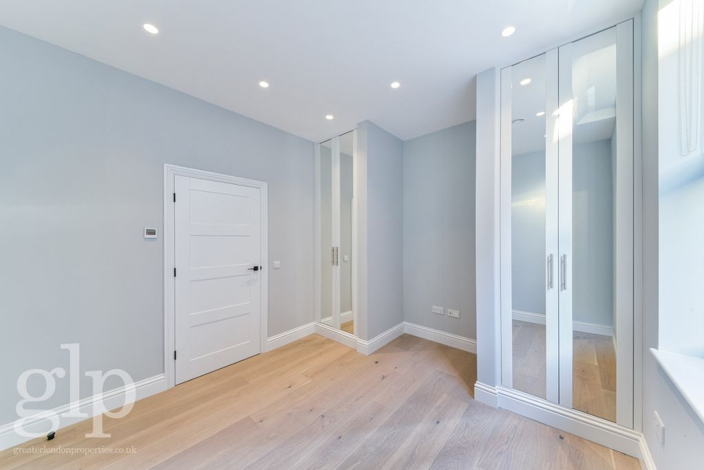Property photo 2 of 12 973533