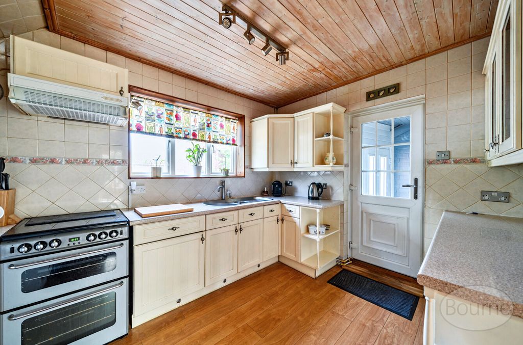 Property photo 2 of 20 c2620718-8Ae9-4E7...