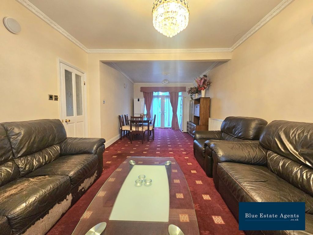 Property photo 1 of 9 Lounge