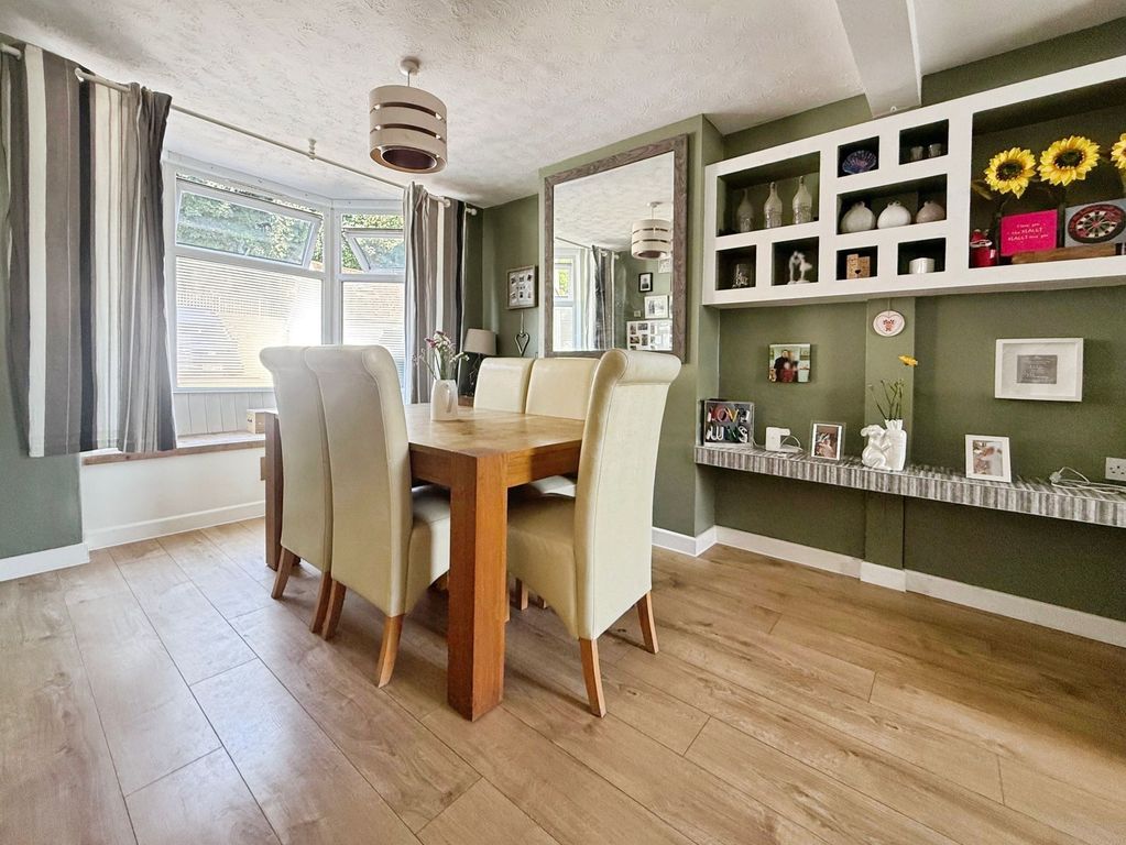 Property photo 3 of 11 Dining Area