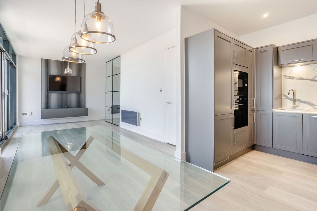 Property photo 3 of 19 P043511_03.Jpg