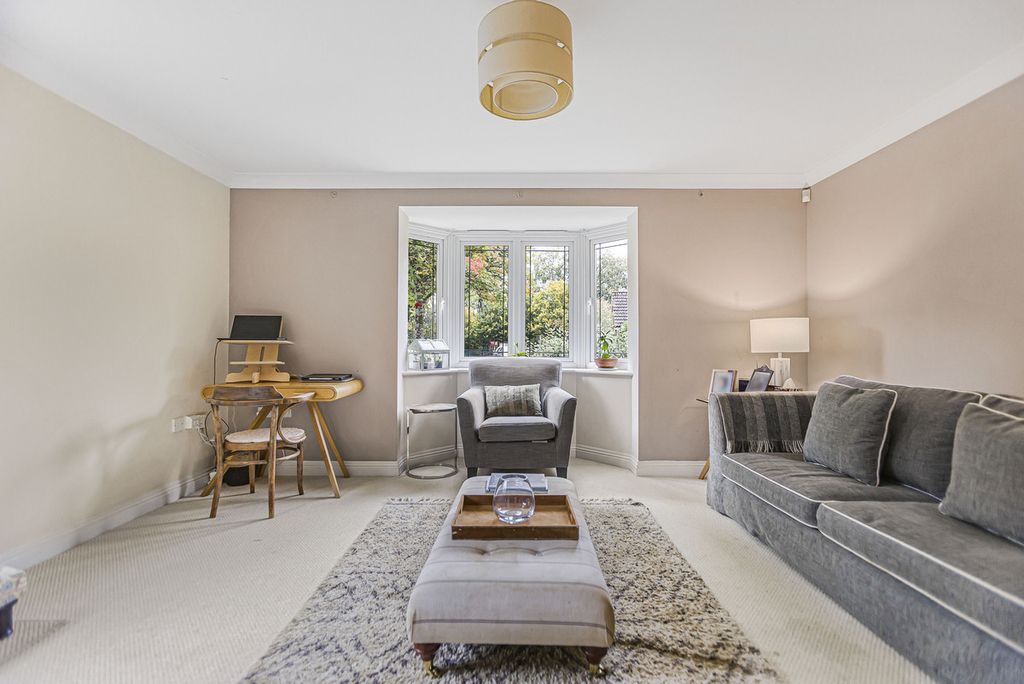 Property photo 2 of 31