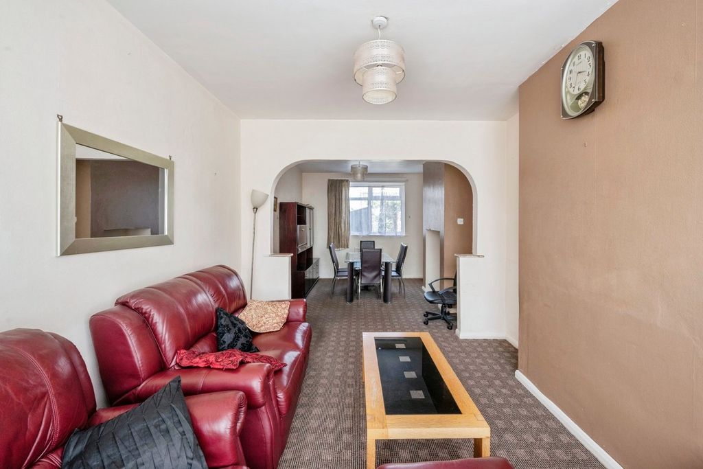 Property photo 3 of 18