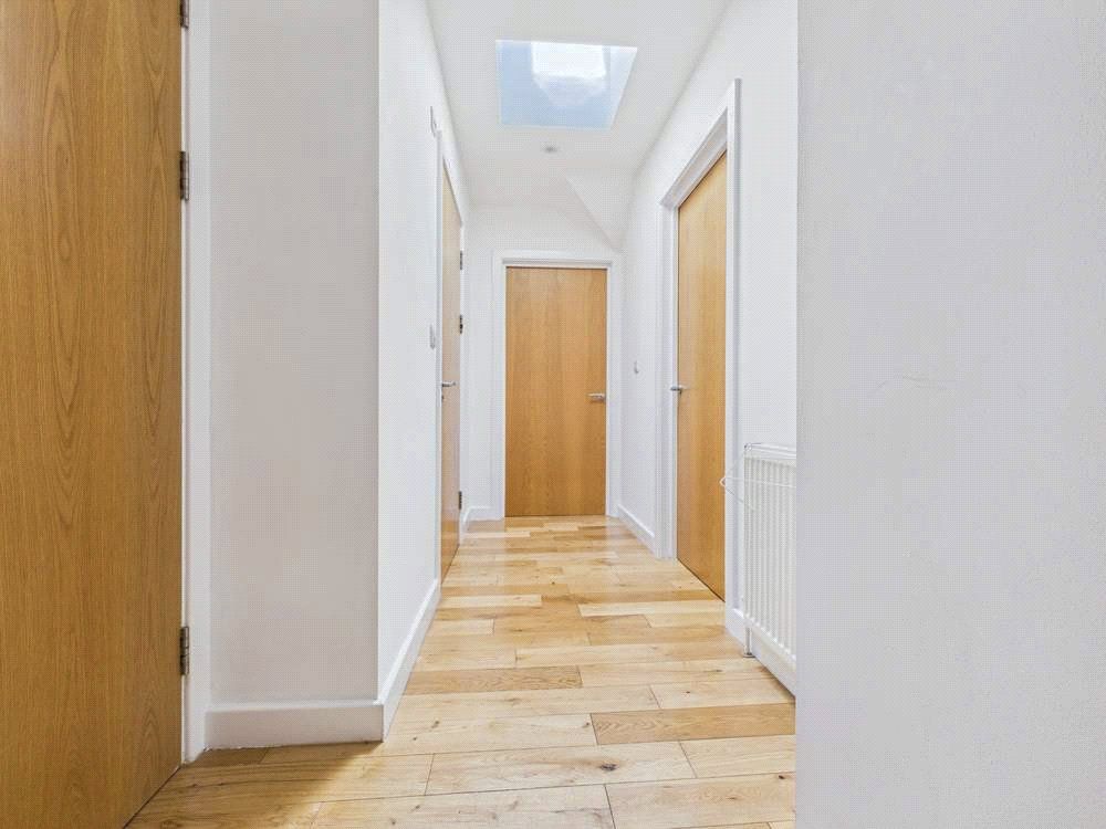 Property photo 2 of 7 Entrance Hall