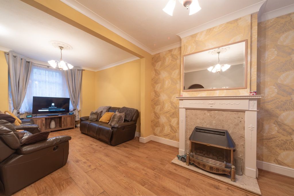 Property photo 2 of 24