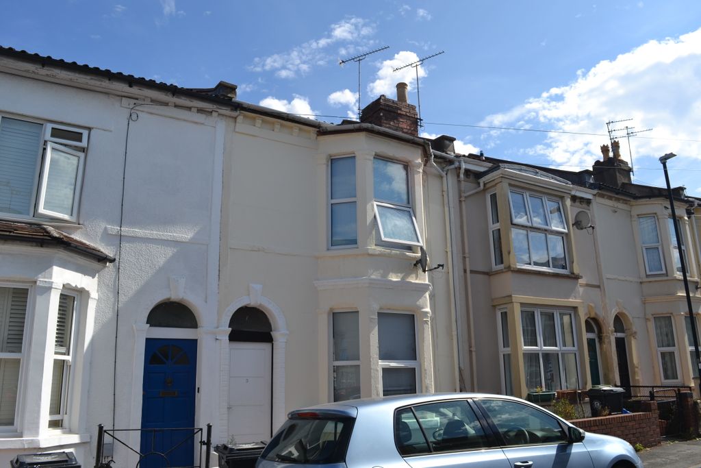 Property photo 1 of 11