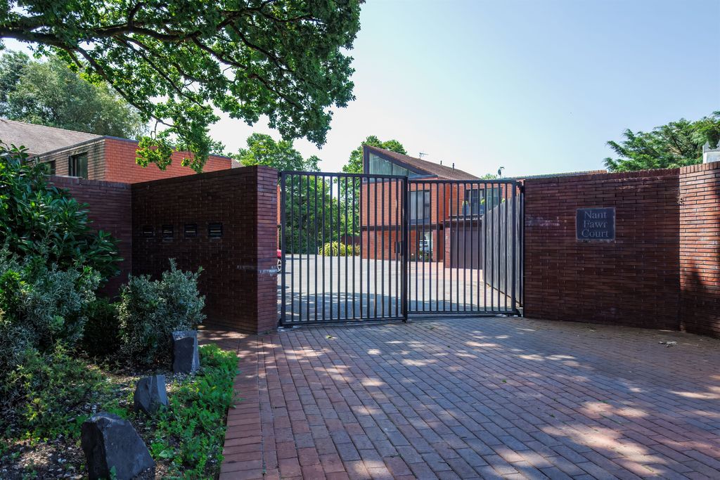 Property photo 1 of 33