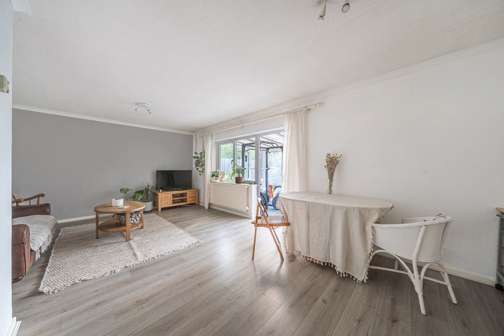 Property photo 2 of 11 1339736-14-689Da997c0216