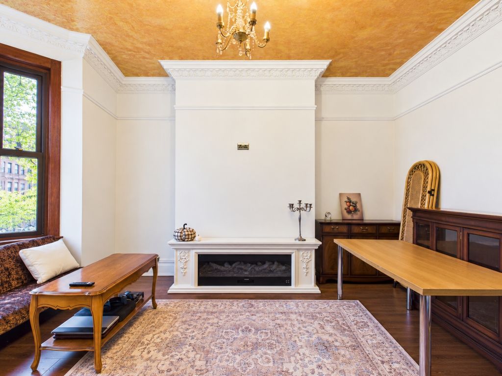 Property photo 2 of 15 Elegant Victorian Living Room Interior