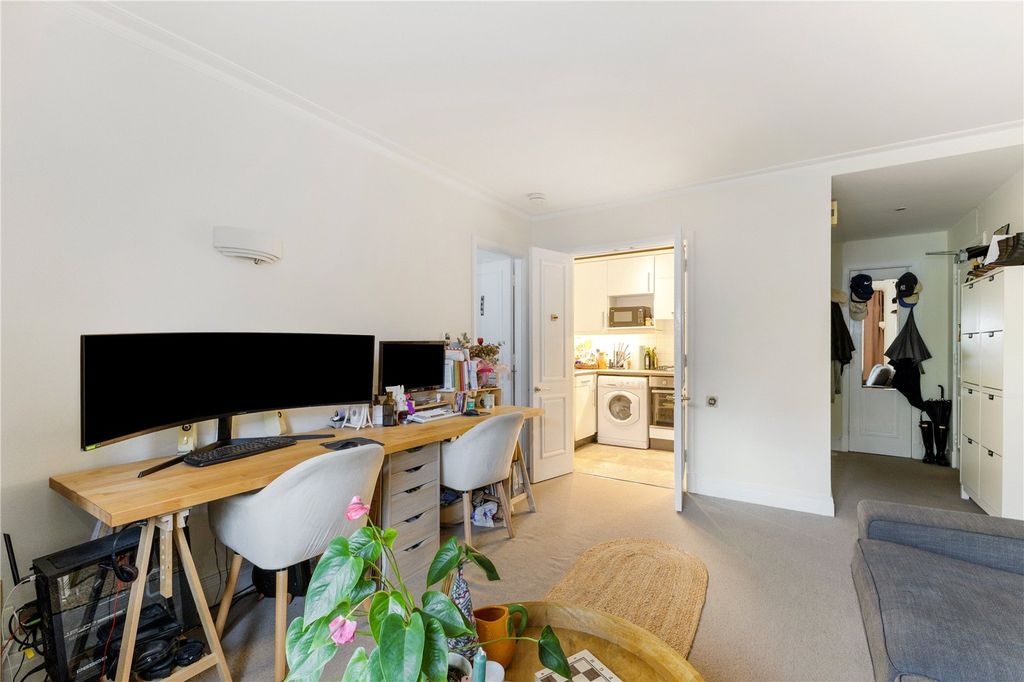 Property photo 3 of 11 Reception