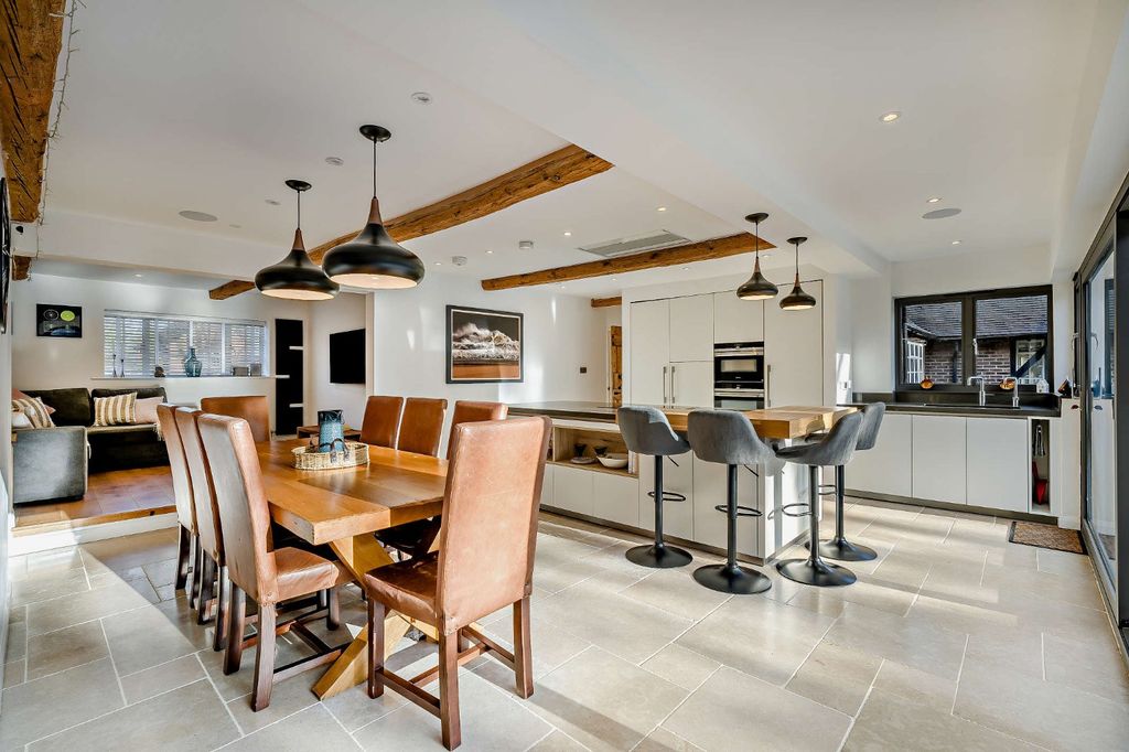 Property photo 2 of 22 Kitchen Breakfast