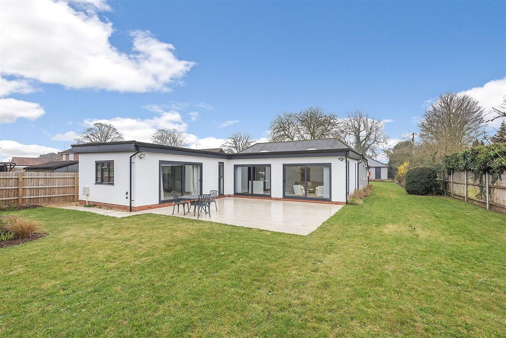 Property photo 3 of 36 Aaland Ph08.Jpg