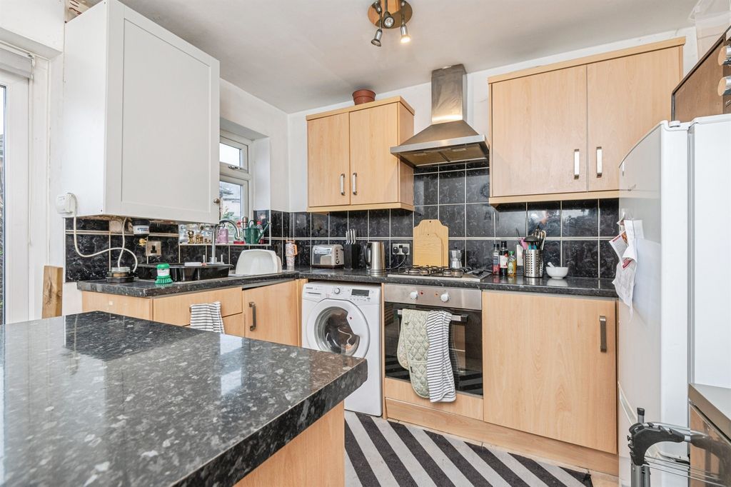 Property photo 3 of 12