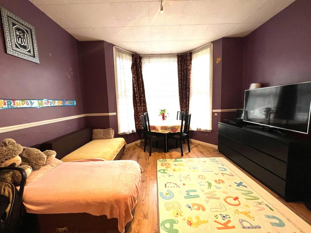 Property photo 2 of 6 Gallery