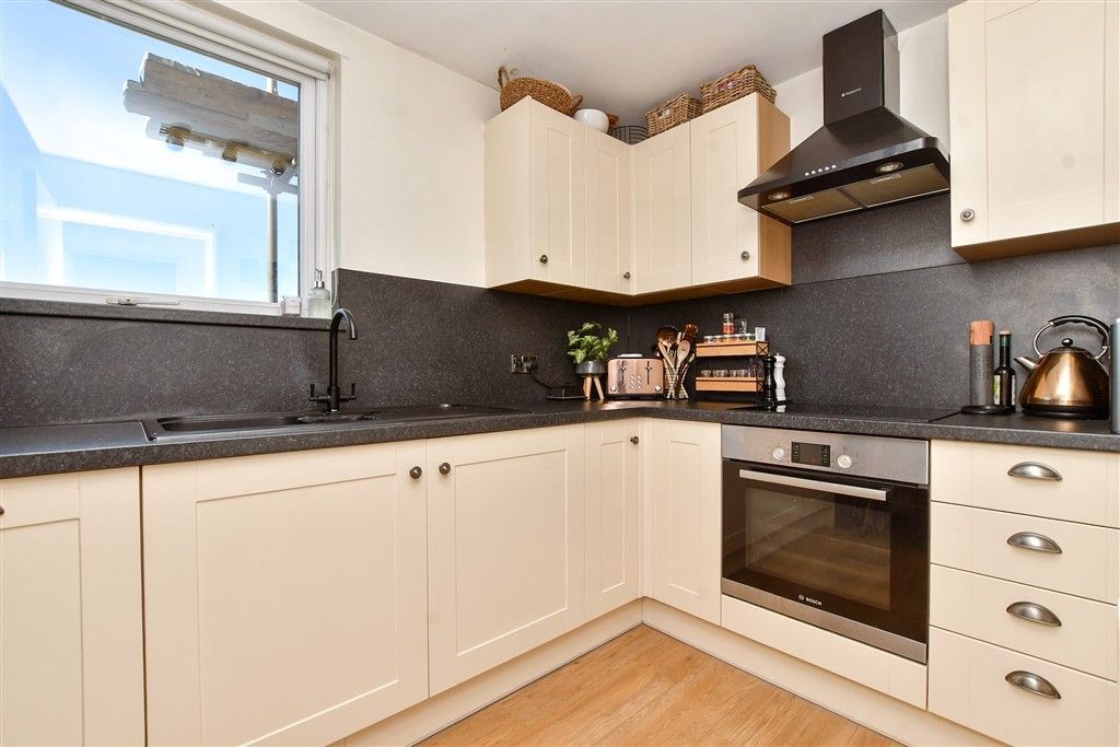 Property photo 1 of 11 Kitchen