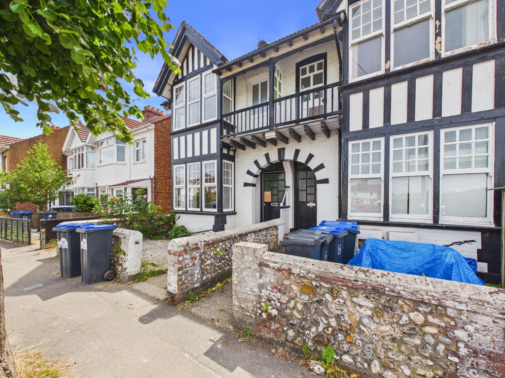 Property photo 1 of 7 External