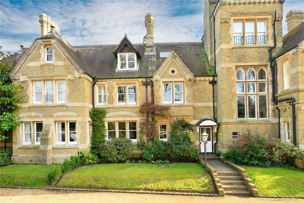 Property photo 1 of 30 Front Aspect