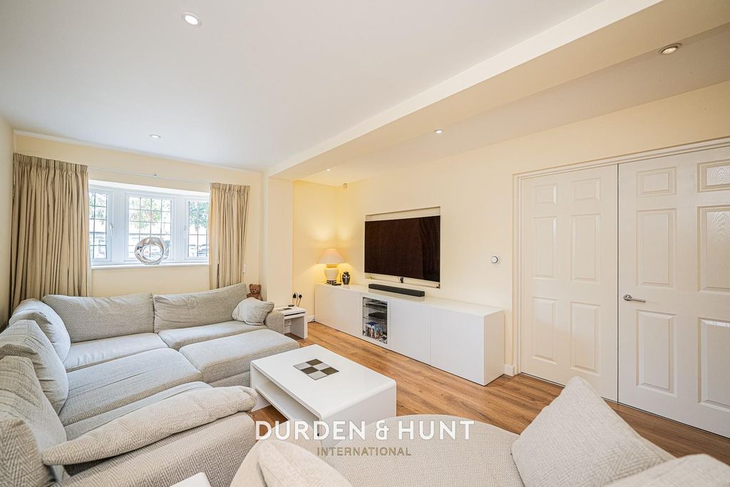 Property photo 3 of 45 Nelmes-35.Jpg