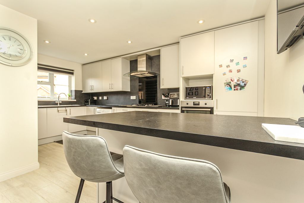 Property photo 3 of 13 Kitchen