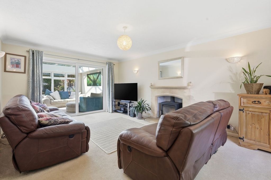 Property photo 2 of 31