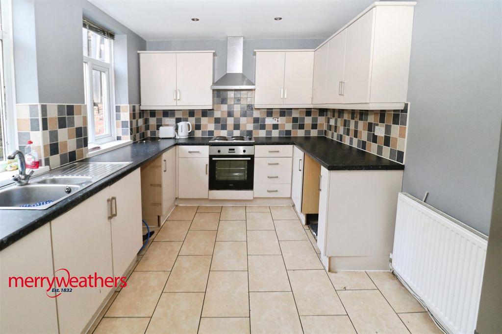 Property photo 2 of 10 Kitchen