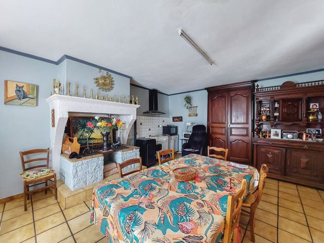 Property photo 2 of 27