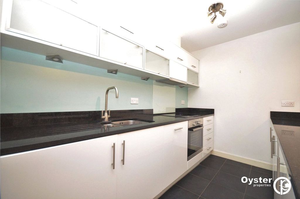 Property photo 3 of 8 Kitchen