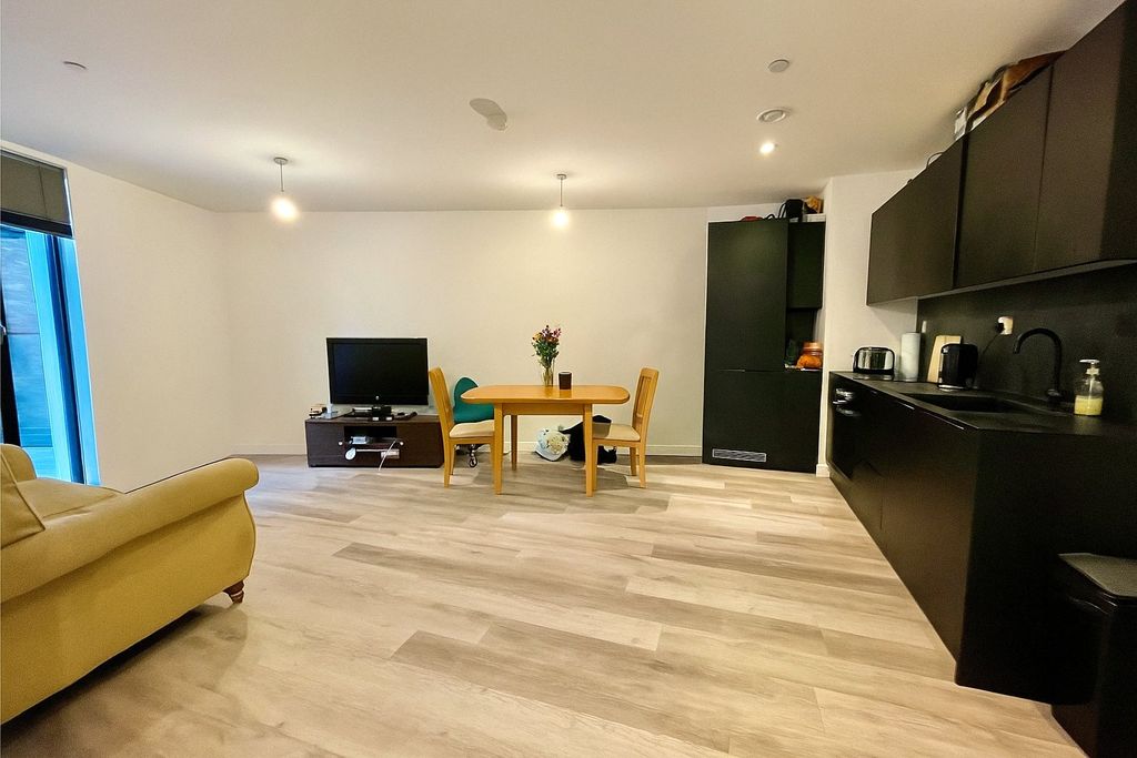 Property photo 3 of 13 Lounge