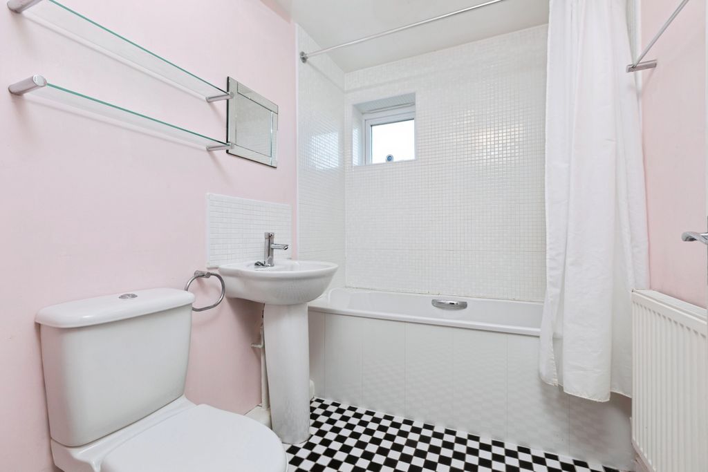 Property photo 3 of 15 Bathroom