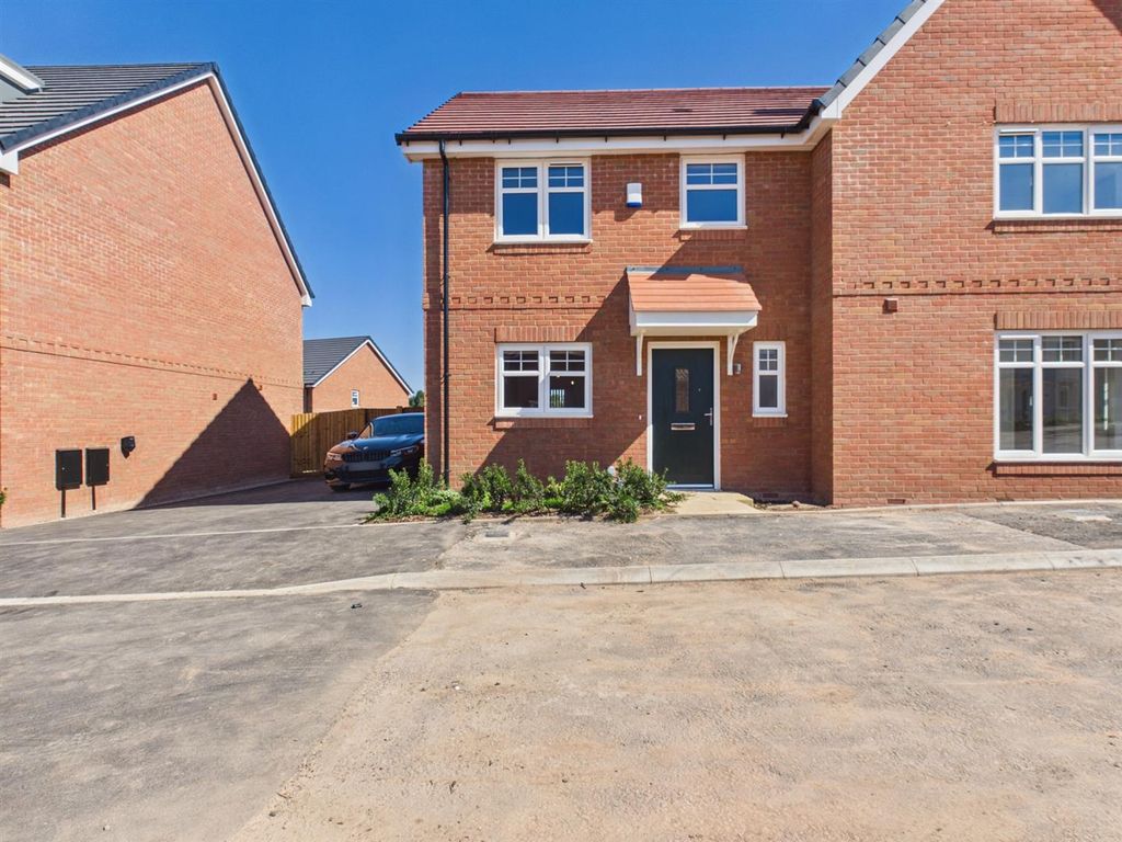Property photo 1 of 12 External