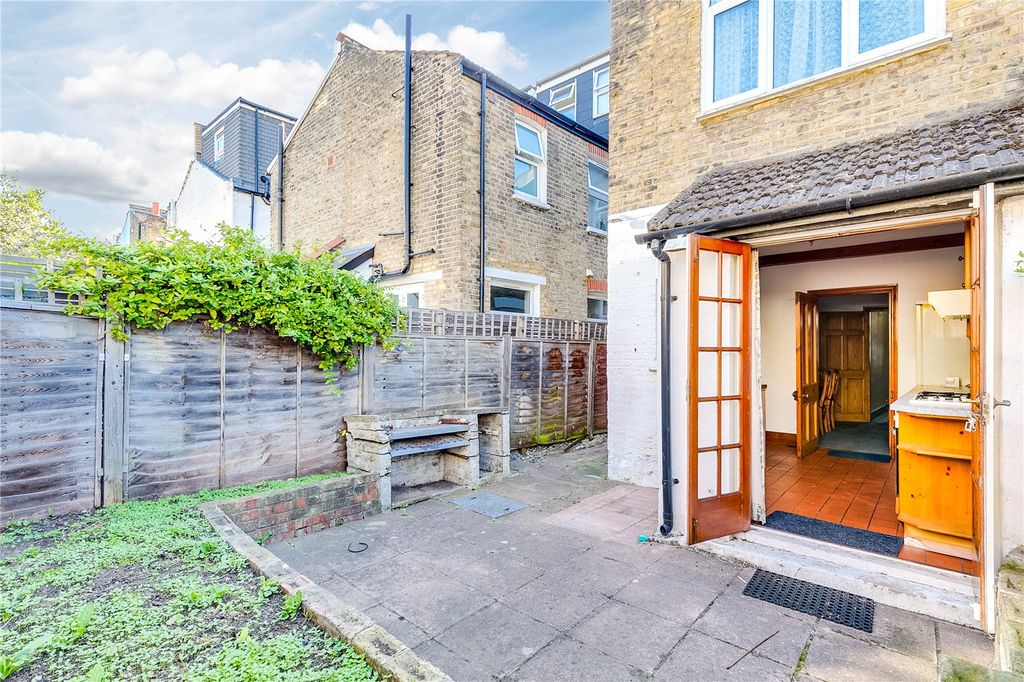 Property photo 1 of 8