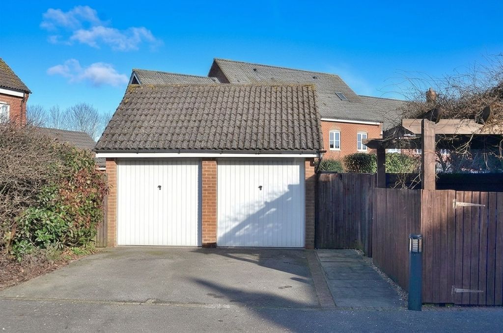 Property photo 2 of 14