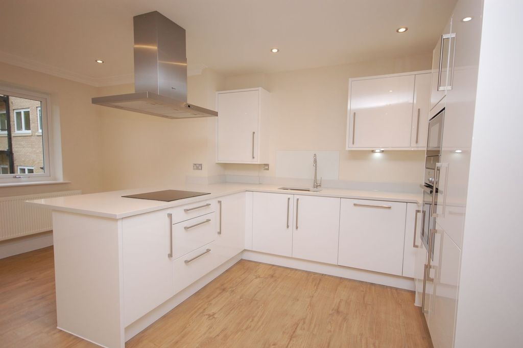 Property photo 3 of 8 Kitchen