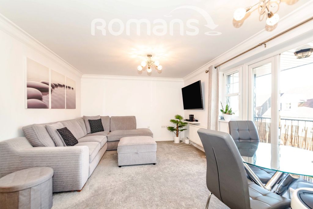 Property photo 3 of 10 Lounge