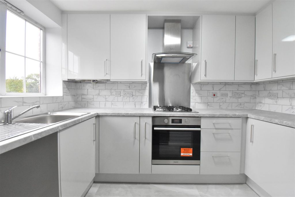 Property photo 2 of 15 Kitchen 2.Jpg