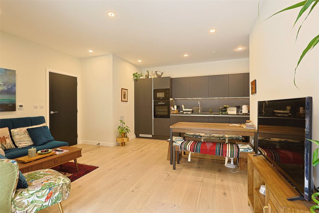 Property photo 1 of 18 Picture No. 08