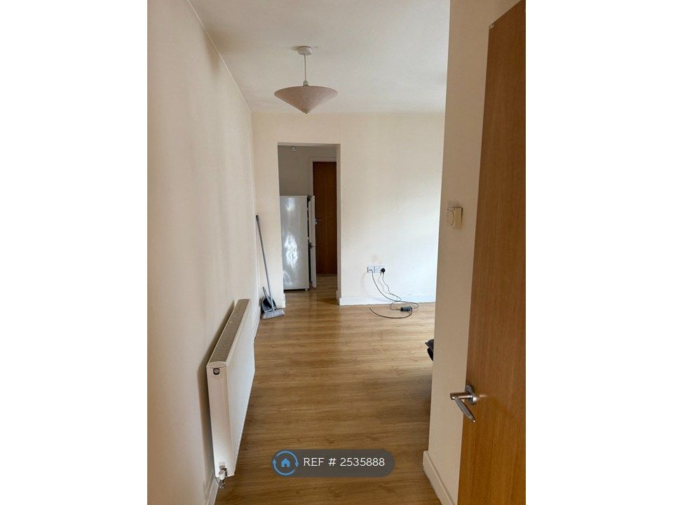 Property photo 3 of 7 Living Room